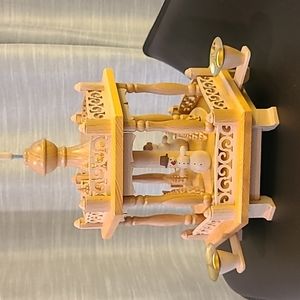 Pyramid 2-story baroque fence, snowmen